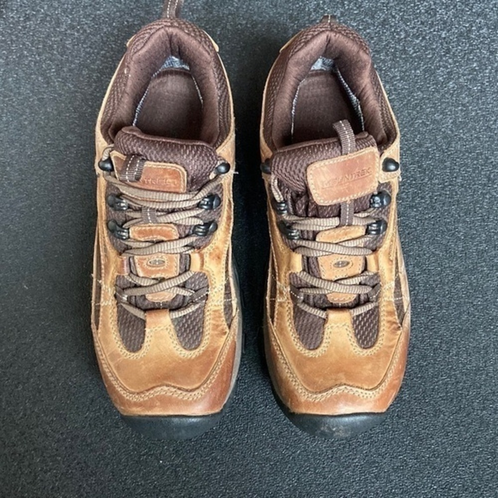 MounTrek Tan Hiking Shoes